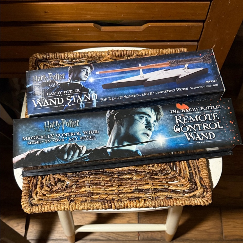 Harry Potter Remote Control Wand & Wand Stand BNIB